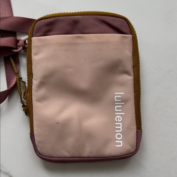 Lululemon crossbody bag - Picture 2 of 4